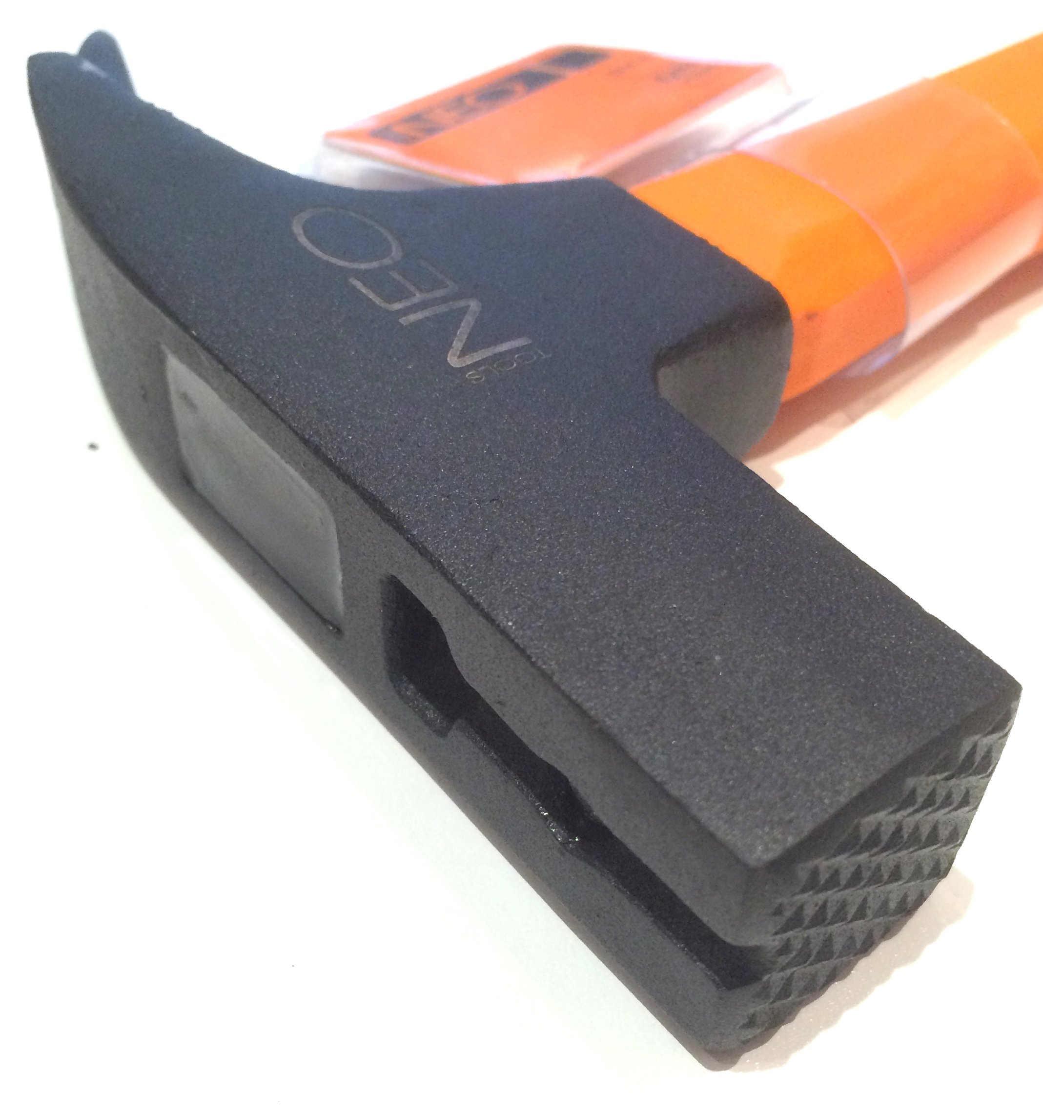 NEO TOOLS marteau de maçon 600 g manche fibre aimanté