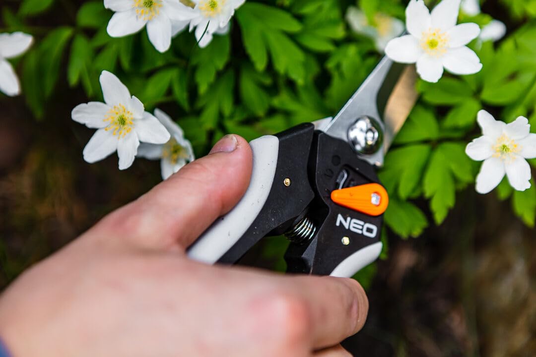 NEO TOOLS 15-208 Sécateur universel 210 mm coupe 6 mm