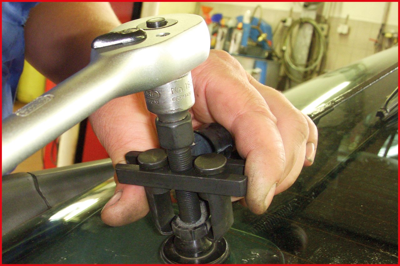 KS Tools 700.1185 Extracteur bras d'essuie-glace 2 griffes